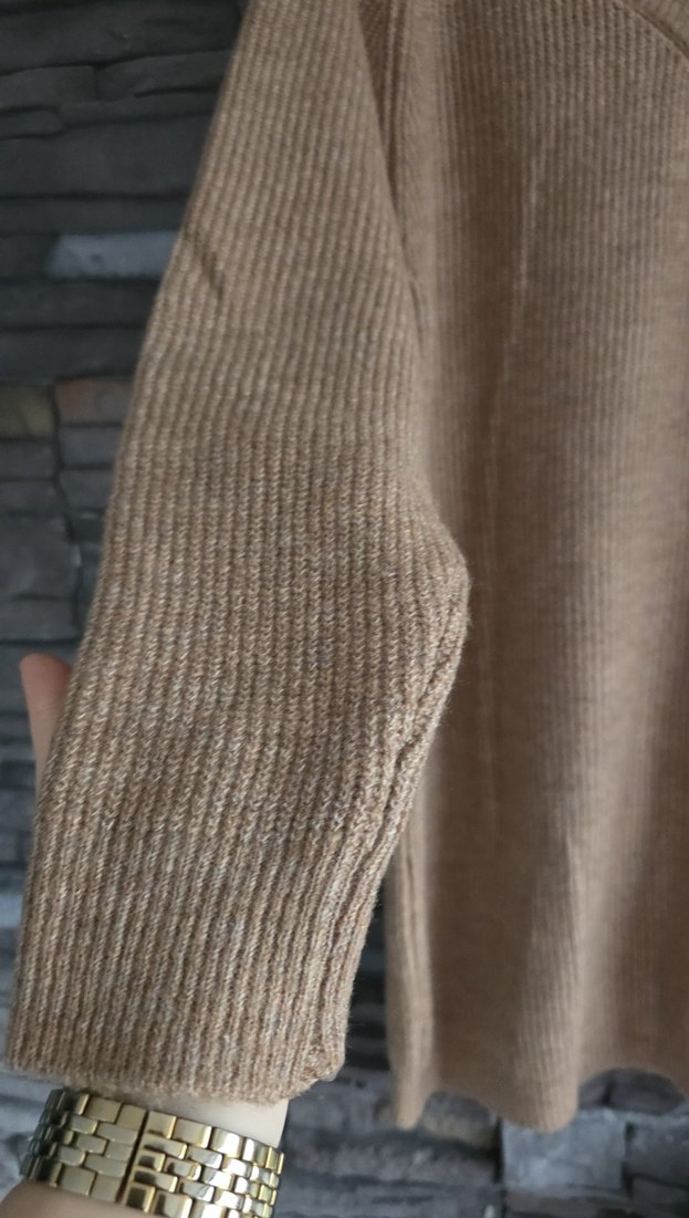 Bej V Yakalı Örgü Kazak - Görsel 3