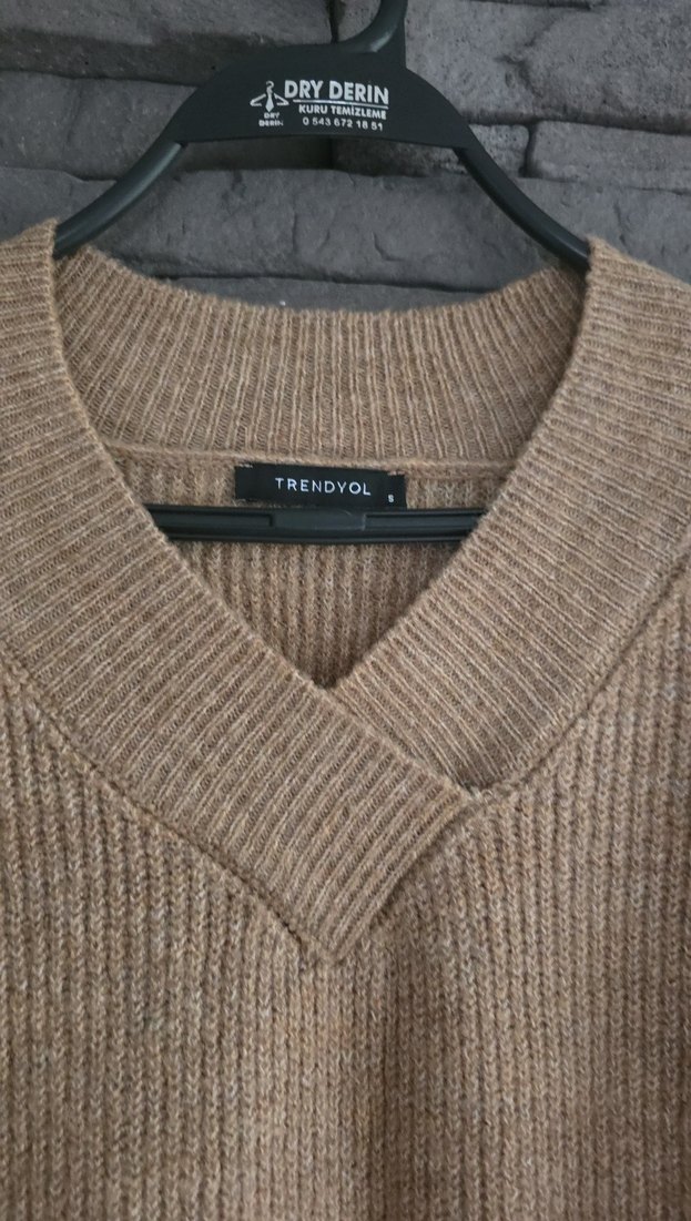 Bej V Yakalı Örgü Kazak - Görsel 2