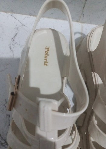Polaris Beyaz Tokalı Sandalet