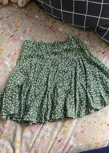 Volan Detaylı Yeşil Mini Etek - Görsel 3