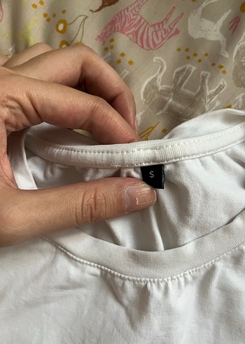 Beyaz Kısa Kollu crop Fiyonklu Tişört - Görsel 2