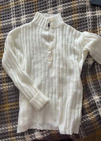 Düğmeli Beyaz Kadın Yün Kazak - Görsel 3