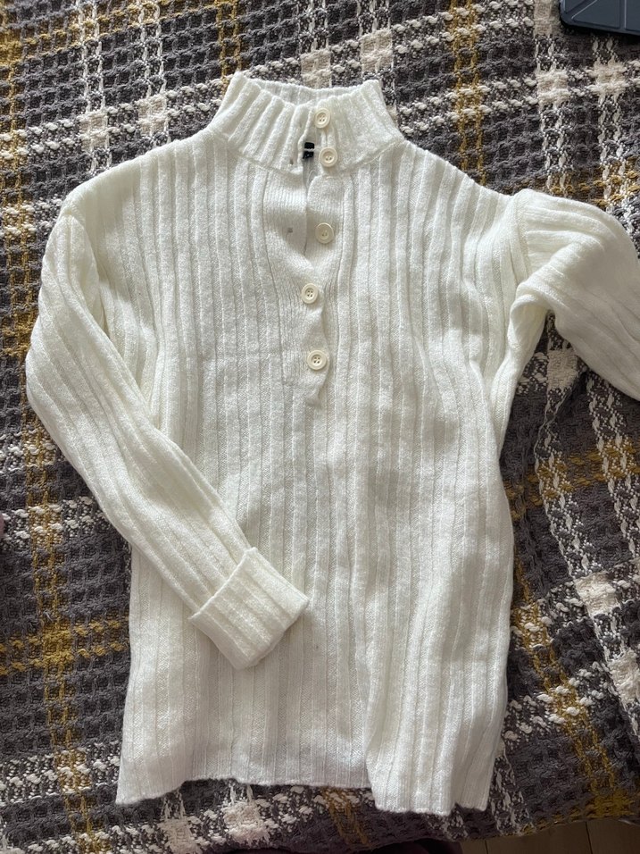 Düğmeli Beyaz Kadın Yün Kazak - Görsel 3