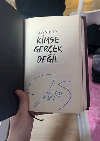 Kimse Gerçek Değil - Zeynep Sey - Görsel 3
