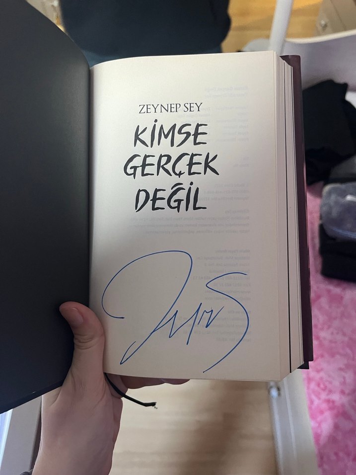 Kimse Gerçek Değil - Zeynep Sey - Görsel 3