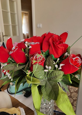 Kırmızı ve Renkli Yapay Çiçek Aranjmanı - Görsel 3