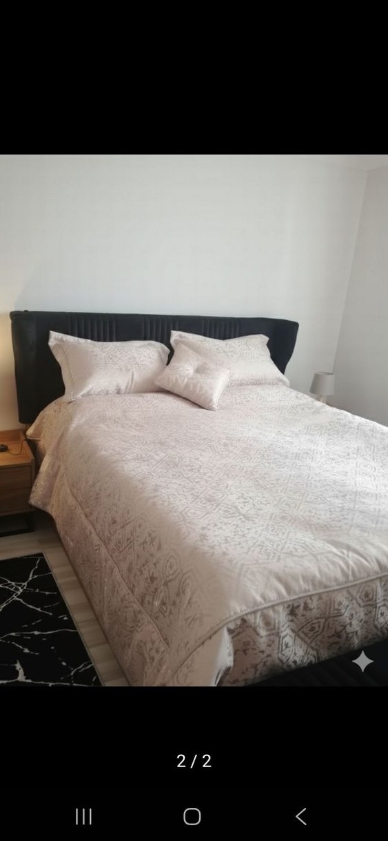 Nakışlı pembe Yatak Örtüsü - Görsel 2