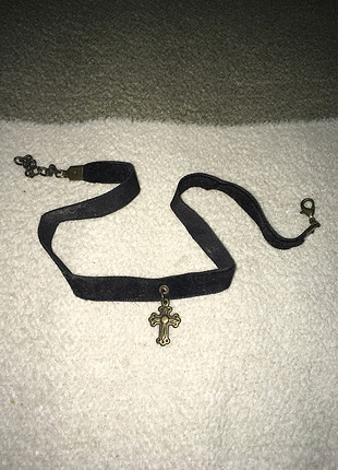 Haçlı kadife choker kolye