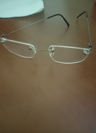 Şeffaf gözlük