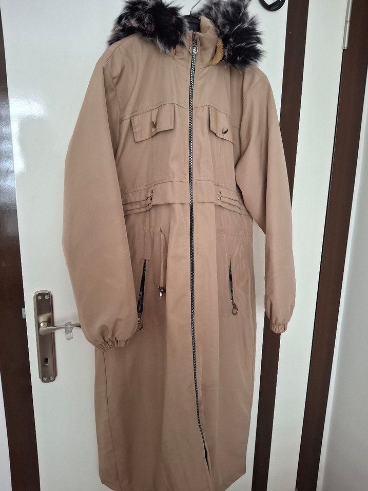 Kürk Detaylı Bej Kadın Uzun Mont - Görsel 2