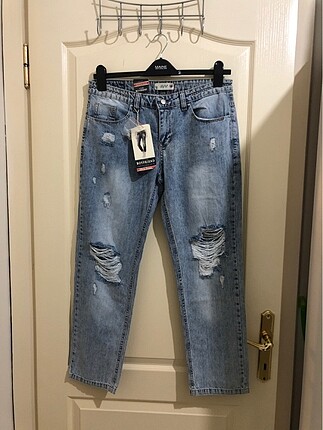Boyfriend yırtık kot pantolon