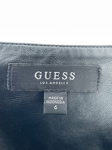 34 Beden siyah Renk Guess Düz Kesim %70 İndirimli.