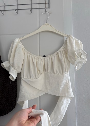 Trendyolmilla beyaz omzu açık crop - Görsel 3