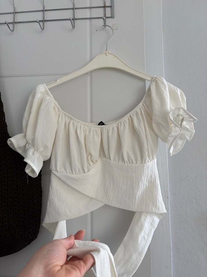 Trendyolmilla beyaz omzu açık crop - Görsel 3