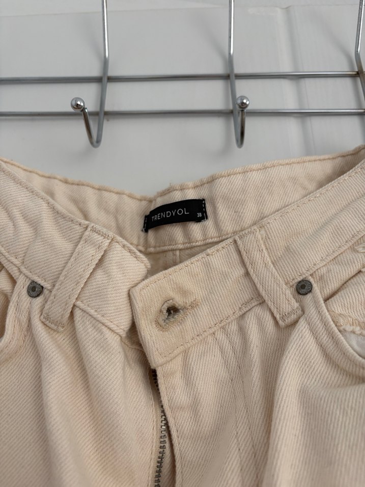 Trendyolmilla bej renk yırtık detaylı wide leg jean - Görsel 3