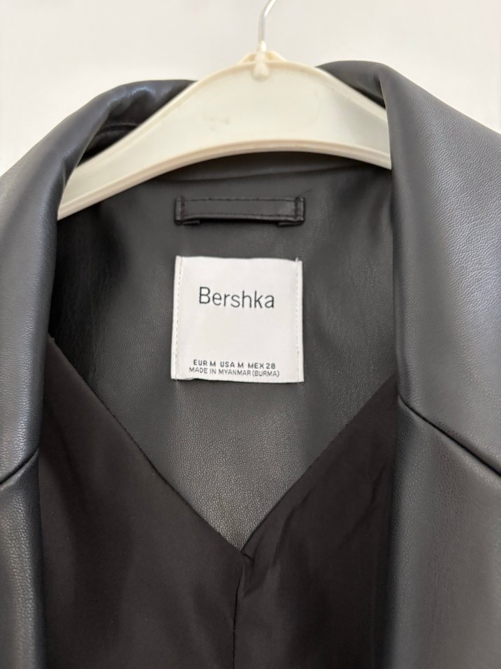 Bershka Siyah Deri Kadın Blazer - Görsel 3
