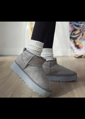 Ugg UGG Gri Dolgu Topuk Kadın Bot