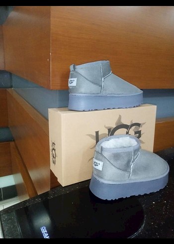 UGG Gri Dolgu Topuk Kadın Bot