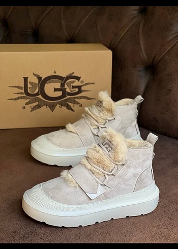 36 Beden UGG Bej Süet Kürklü Dolgu Topuk Bot