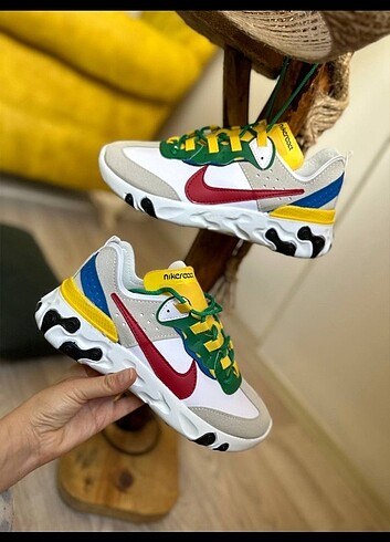 NIKE REACT