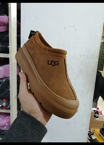 UGG BOOT