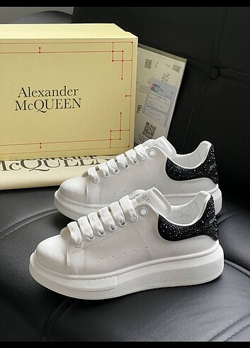 38 Beden Alexander McQueen