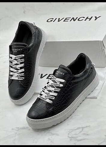 GIVENCHY