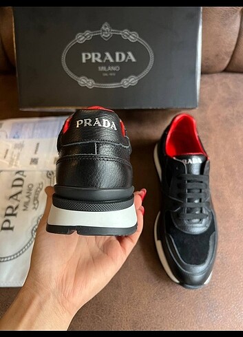 41 Beden siyah Renk PRADA
