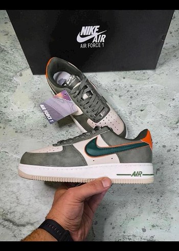 Nike Air Force 1 Retro Sneaker