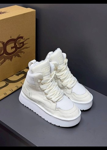Ugg Sehir Stiline Uygun Ekru Yuksek Bilekli Sneaker