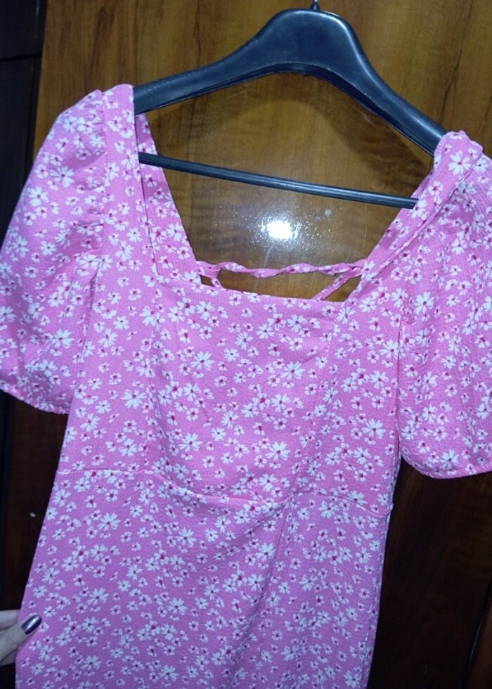 Kadın pembe çiçekli elbise - Görsel 2