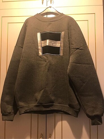 Sweatshirt