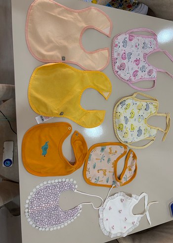 Nakışlı Pastel Renkli Bebek Önlükleri