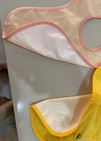  Beden Nakışlı Pastel Renkli Bebek Önlükleri