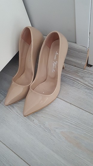 stiletto çok şık bir ayakkabı 