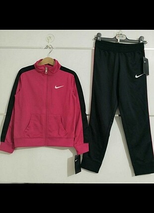 6 Yaş Beden Etiketli Nike Eşofman Takım 5-6 yaş için