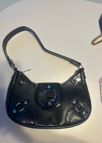 Zara Kemer Tokalı Siyah Deri Desenli Kadın Çanta