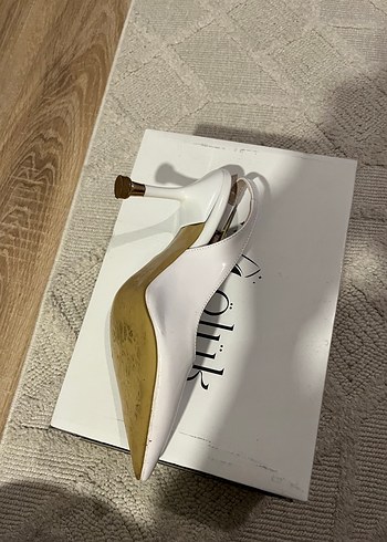 Beyaz Tokalı İnce Topuklu Kadın Abiye Ayakkabı - Görsel 3