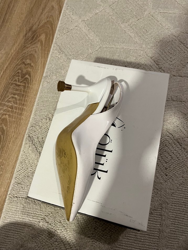 Beyaz Tokalı İnce Topuklu Kadın Abiye Ayakkabı - Görsel 3
