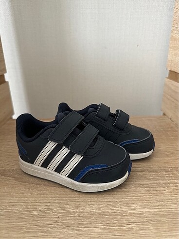 Adidas çocuk ayakkabısı 21 numara