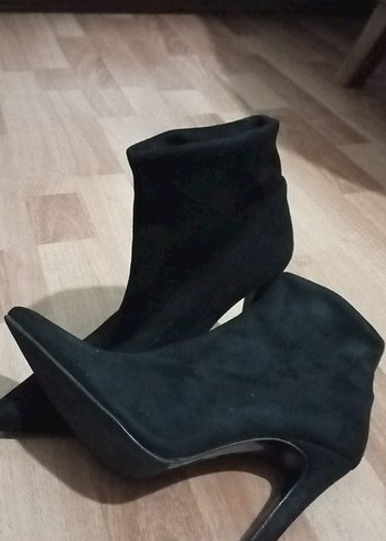 Bershka Siyah Süet Stiletto Topuklu Kadın Bot