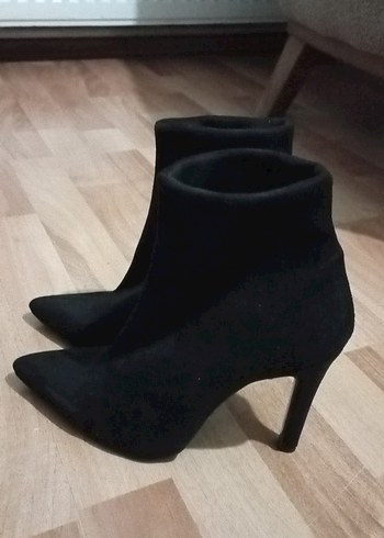Siyah Süet Stiletto Topuklu Kadın Bot