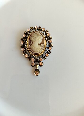 Chanel Vintage Cameo Broş