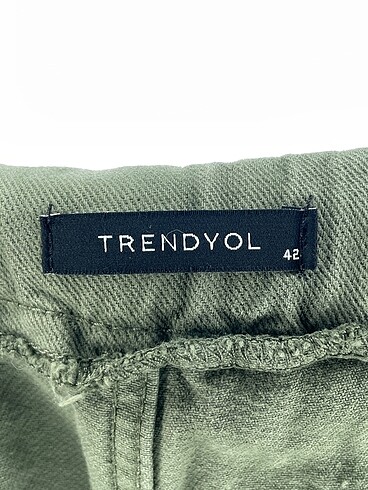 42 Beden haki Renk Trendyol & Milla Mini Şort %70 İndirimli.