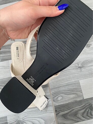 Pull and Bear Etiketli