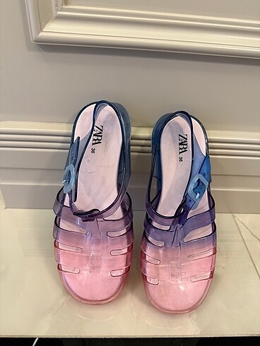 ZARA JELLY SANDALET YENİDEN FARKSIZ
