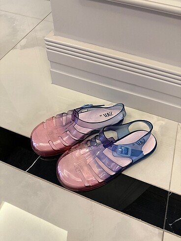 Zara ZARA JELLY SANDALET YENİDEN FARKSIZ