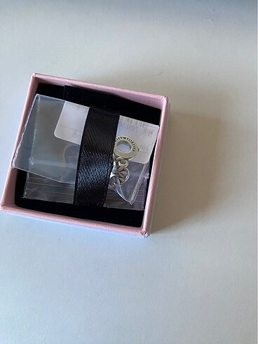 Beden pandora charm