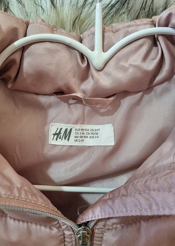 Kız Çocuk Pembe Kürklü Kapüşonlu Yelek - Görsel 3