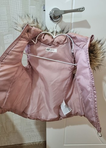Kız Çocuk Pembe Kürklü Kapüşonlu Yelek - Görsel 4